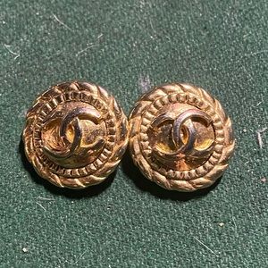 Chanel Vintage CC Button Earrings Gold clips